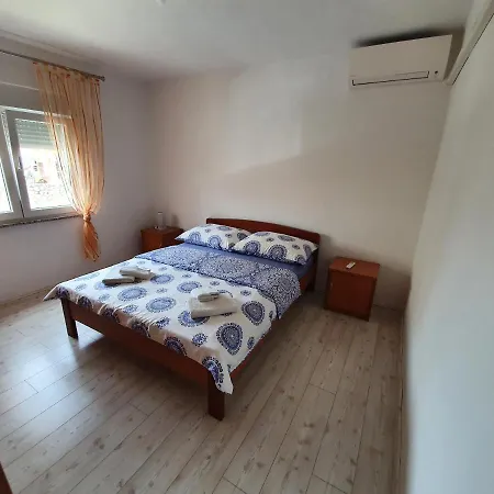 Apartmani Bozic-Tokic Krk Town Exterior photo
